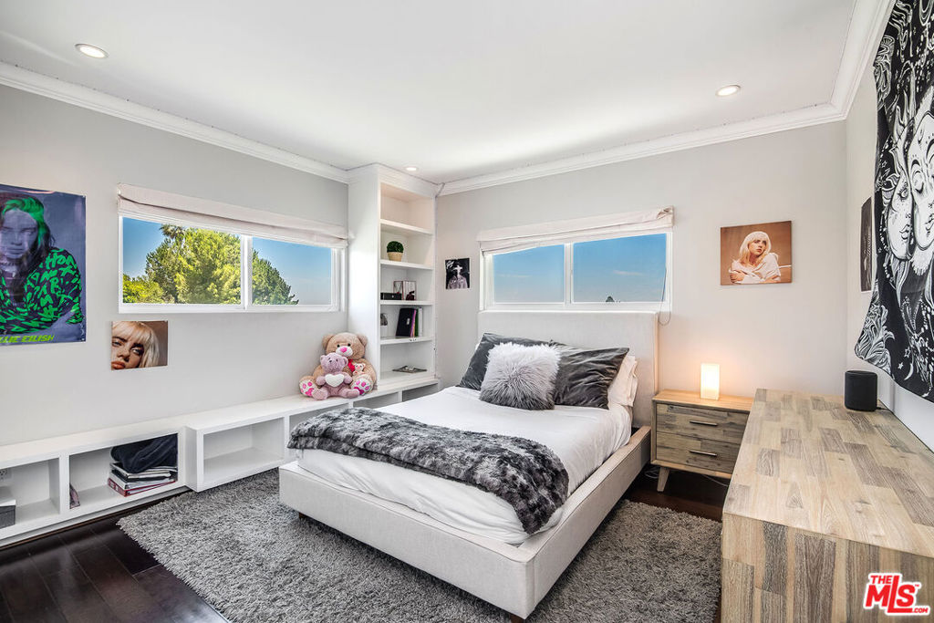 8407 Skyline Drive