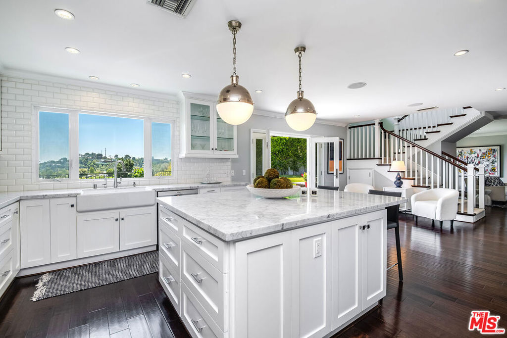 8407 Skyline Drive