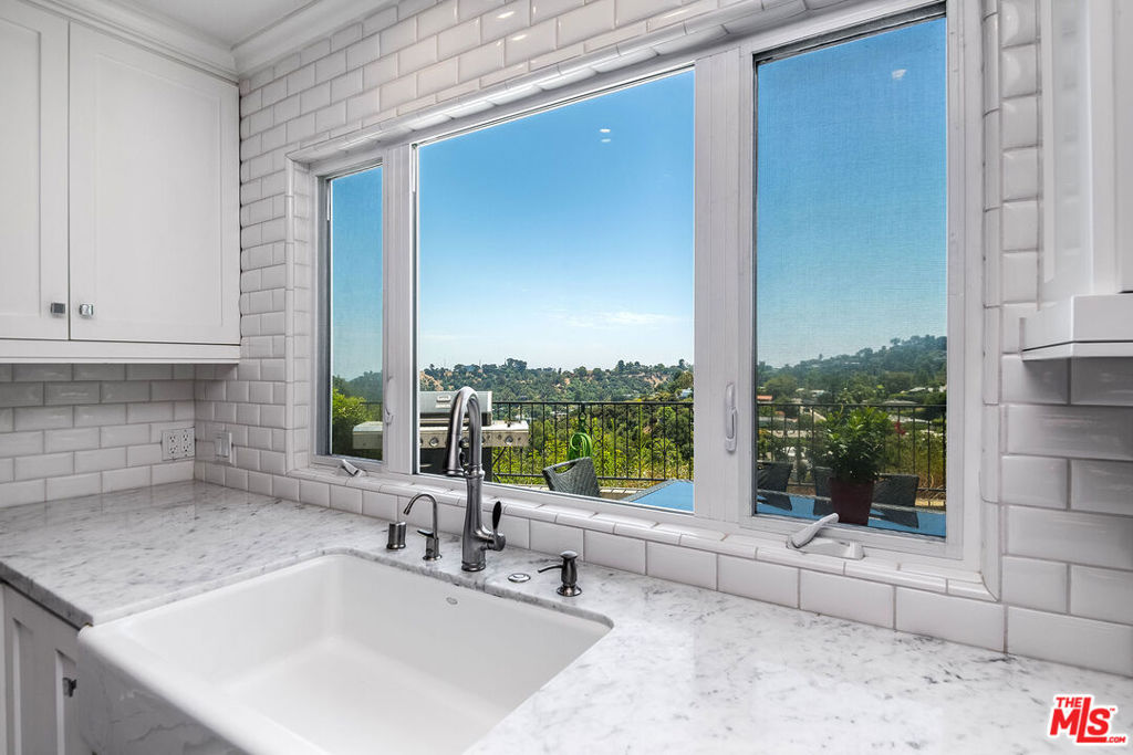 8407 Skyline Drive