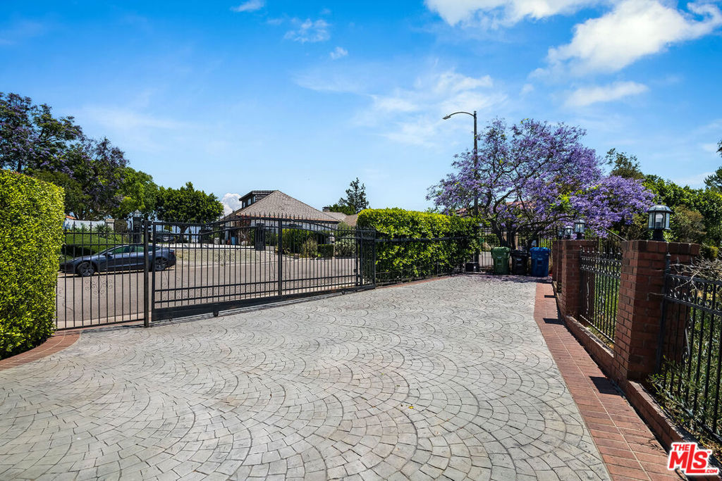 8407 Skyline Drive