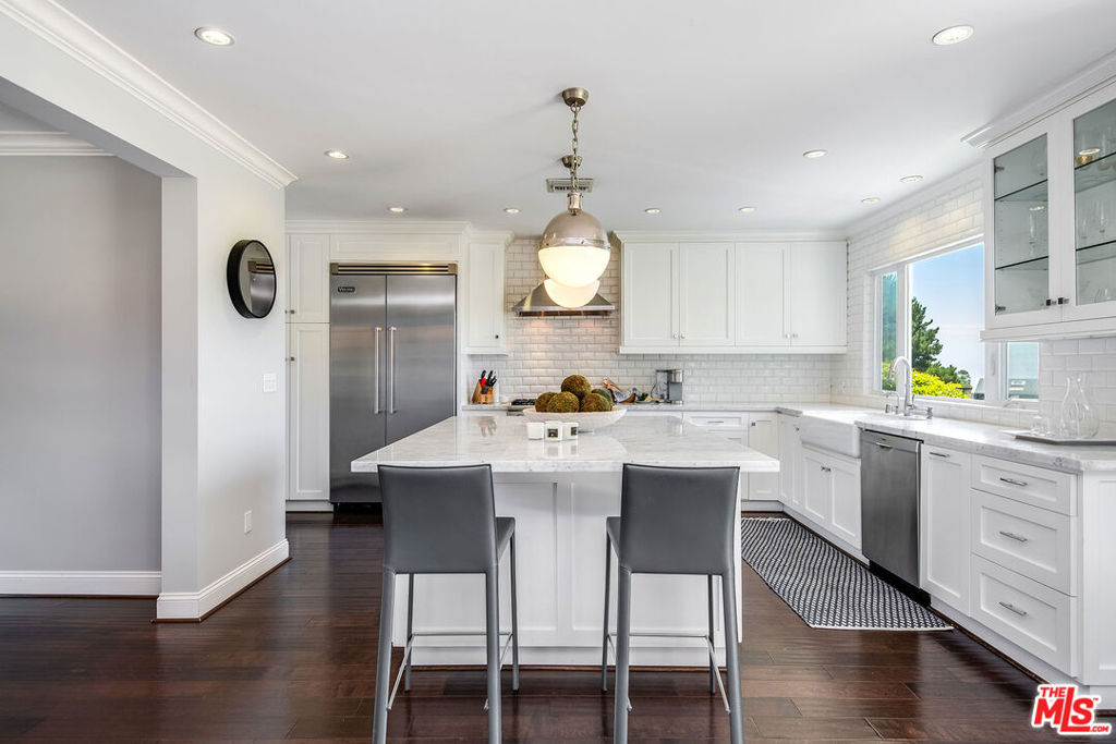8407 Skyline Drive