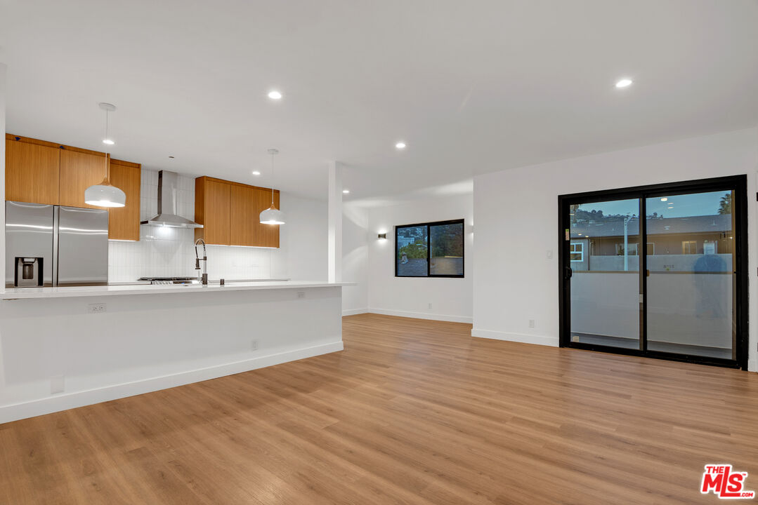 950 Havenhurst Dr Unit: 5