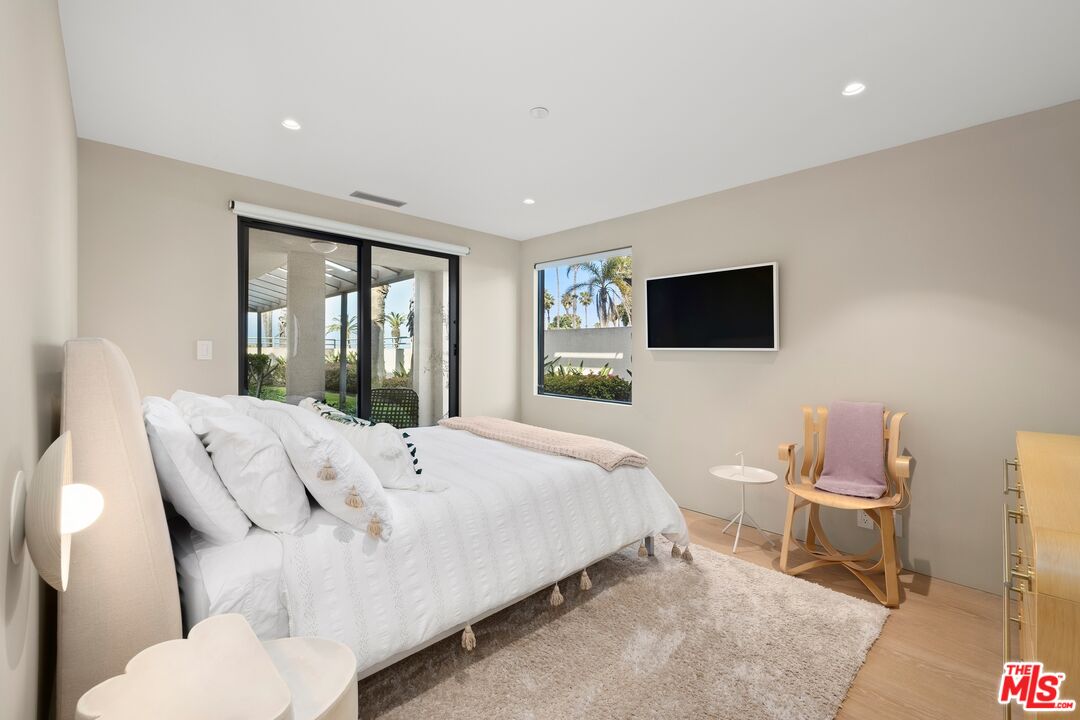 10 Ocean Park Blvd Unit: 1
