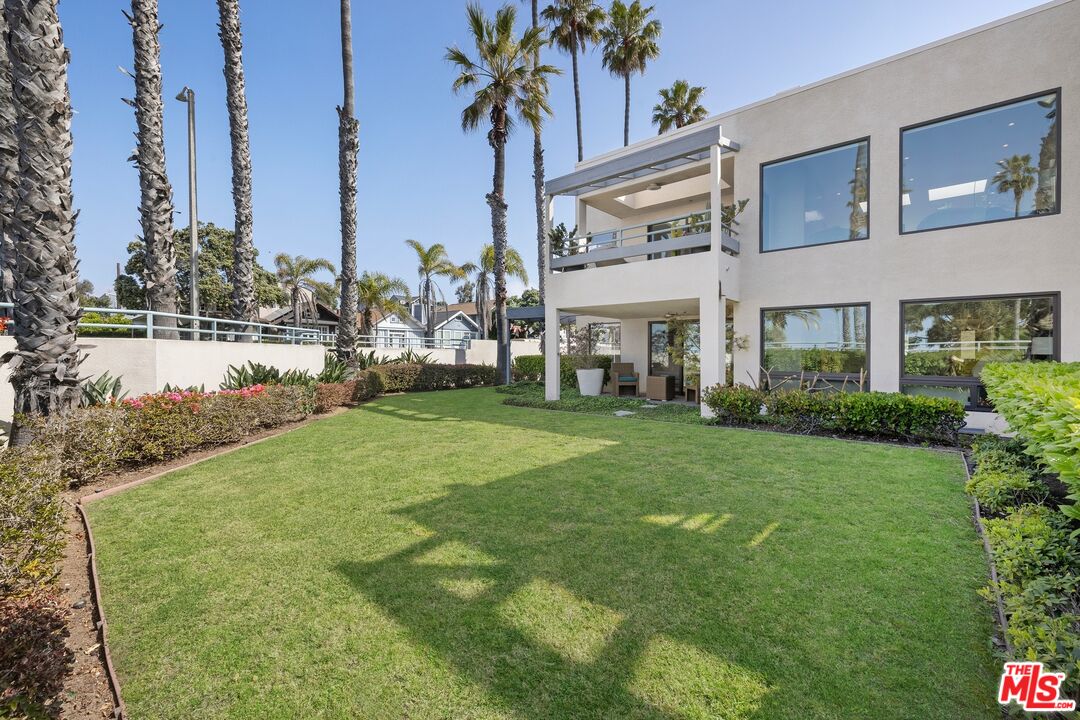 10 Ocean Park Blvd Unit: 1