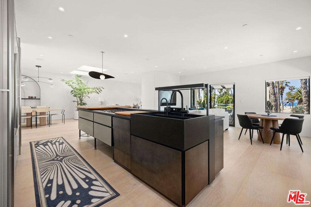10 Ocean Park Blvd Unit: 1