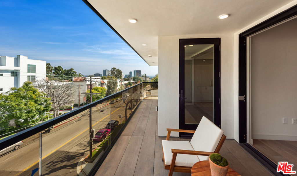 505 Barrington 302