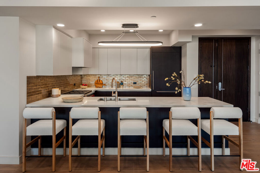 505 Barrington 302