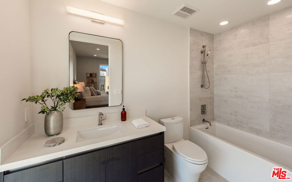 505 Barrington 302