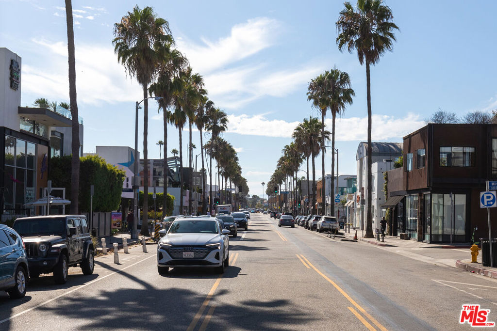 2616 Abbot Kinney Boulevard