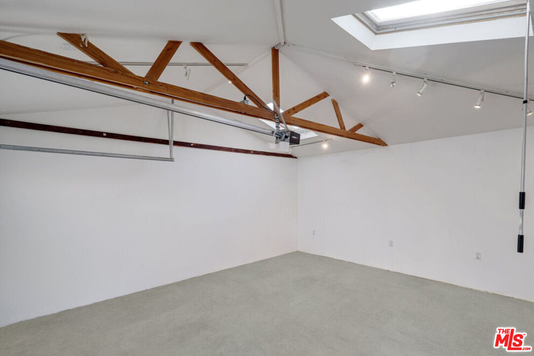 219 3rd Ave Unit: 1/2