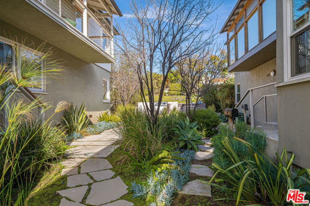 219 3rd Ave Unit: 1/2