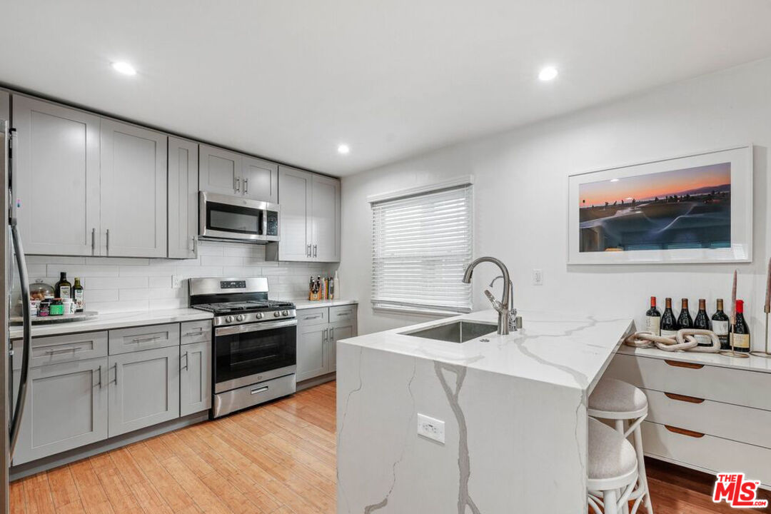 219 3rd Ave Unit: 1/2