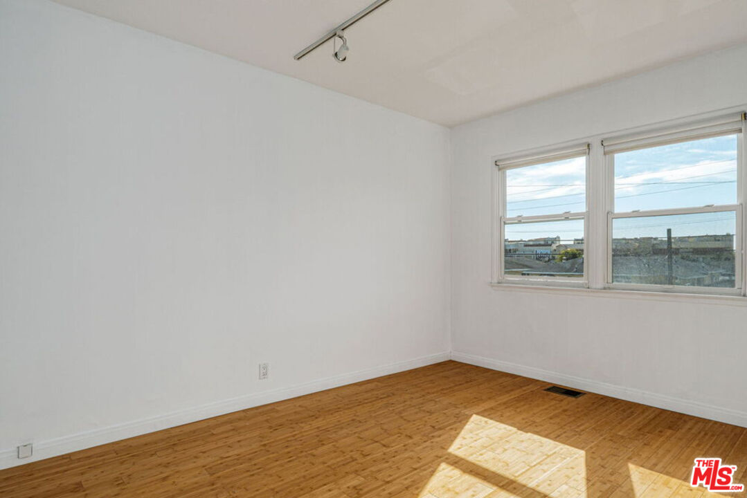 219 3rd Ave Unit: 1/2