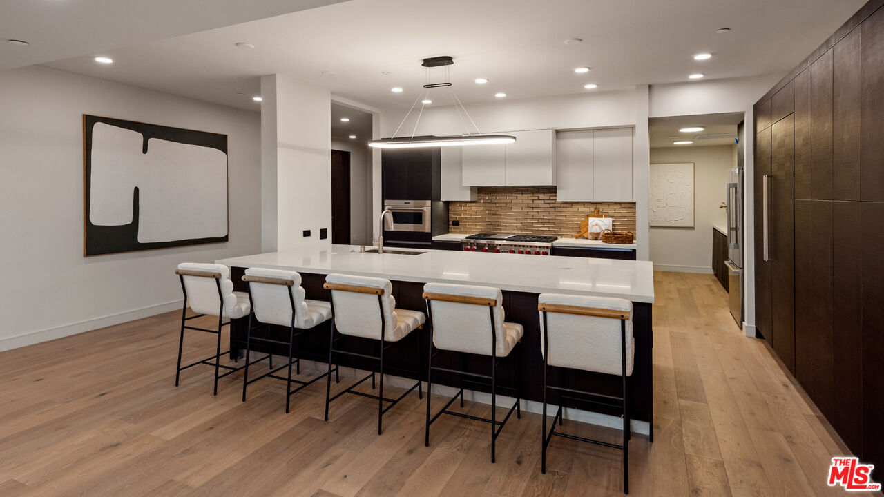 505 S Barrington Ave Unit: 210
