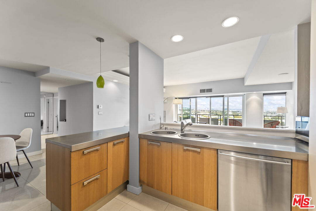 1155 N La Cienega Blvd Unit: 1102