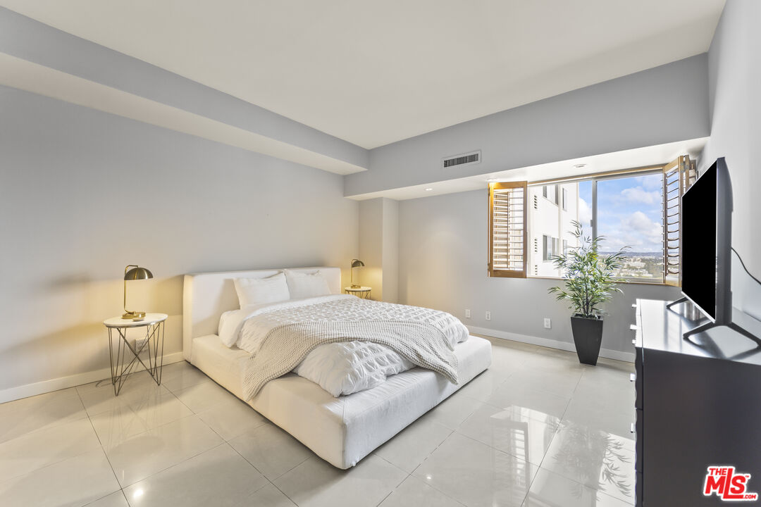 1155 N La Cienega Blvd Unit: 1102