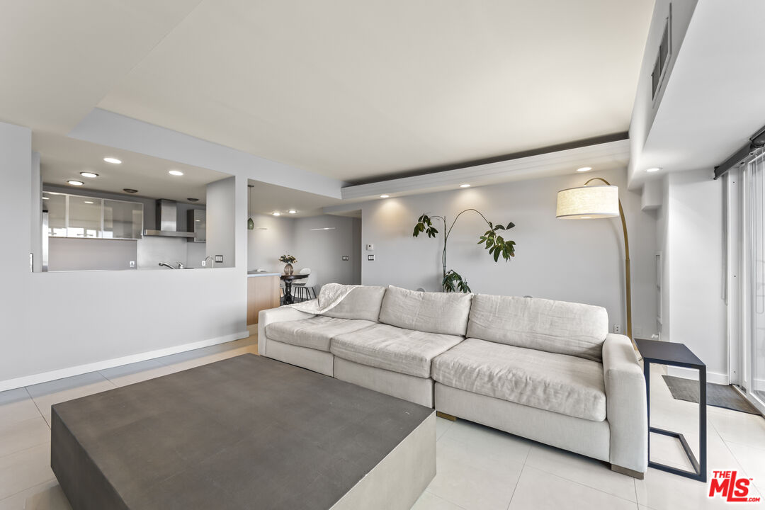 1155 N La Cienega Blvd Unit: 1102