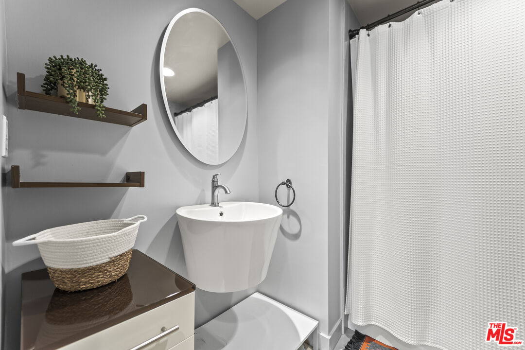 1155 N La Cienega Blvd Unit: 1102