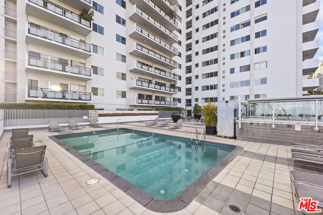 1155 N La Cienega Blvd Unit: 1102