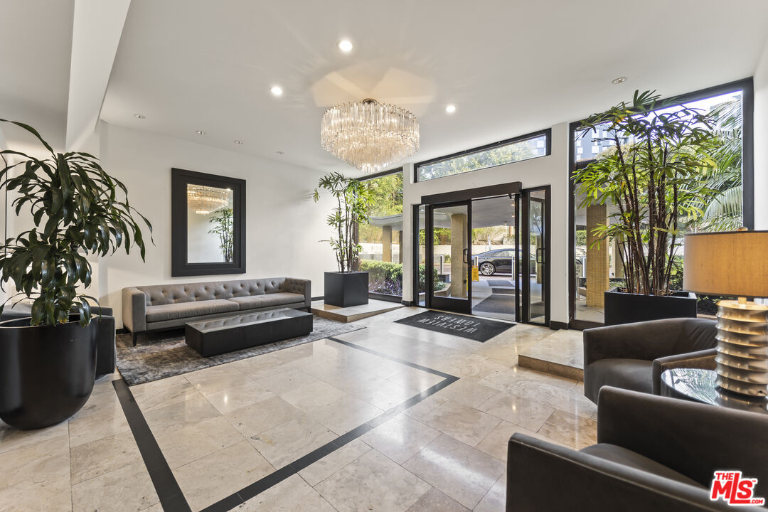 1155 N La Cienega Blvd Unit: 1102