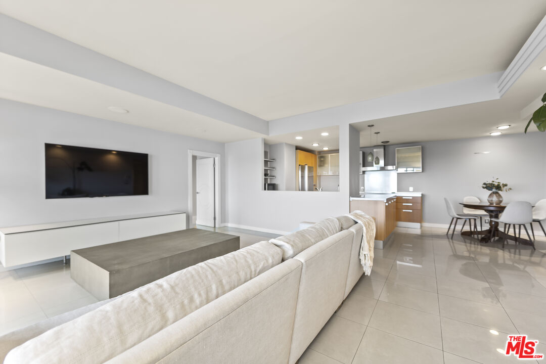 1155 N La Cienega Blvd Unit: 1102