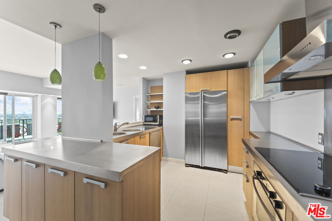 1155 N La Cienega Blvd Unit: 1102