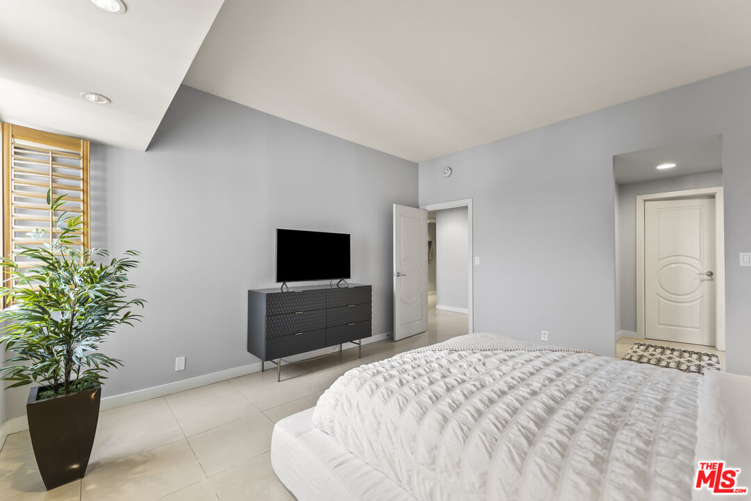 1155 N La Cienega Blvd Unit: 1102