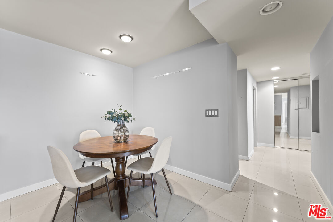 1155 N La Cienega Blvd Unit: 1102