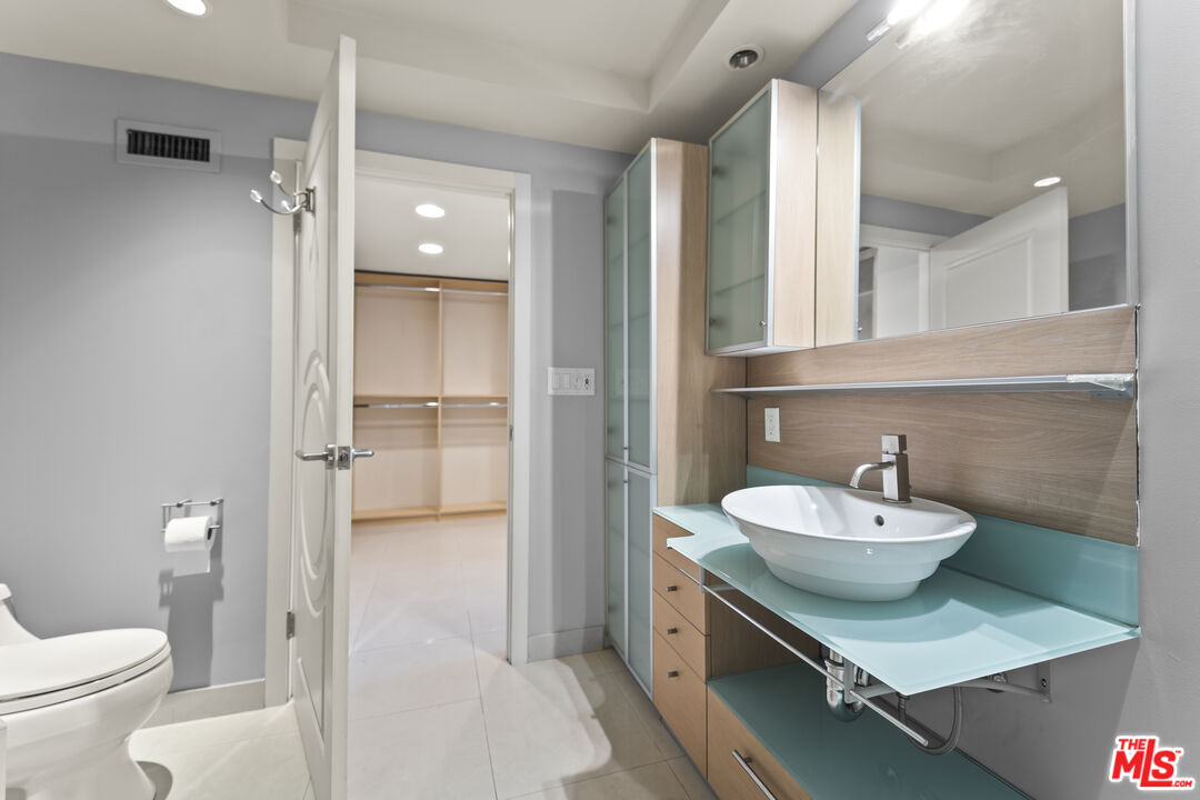 1155 N La Cienega Blvd Unit: 1102