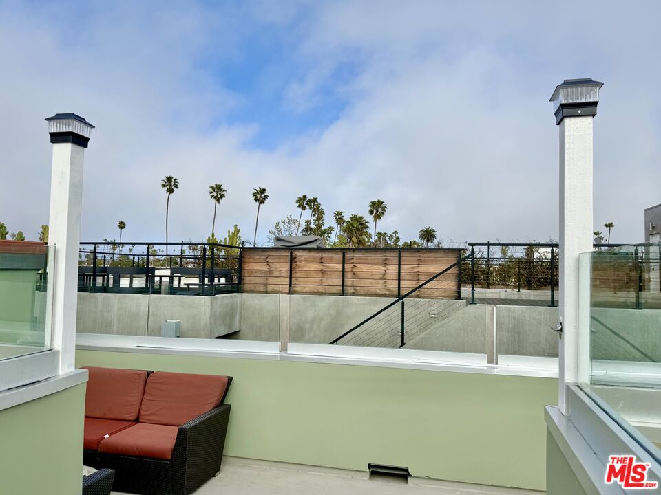 2325 Abbot Kinney Blvd