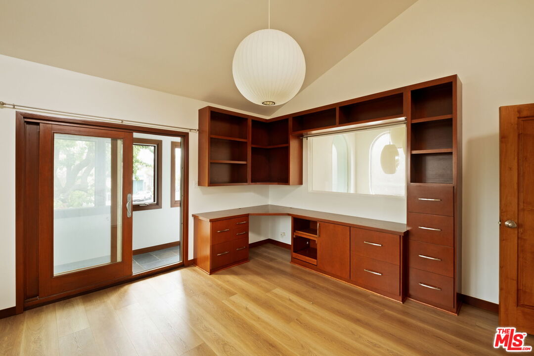 2325 Abbot Kinney Blvd