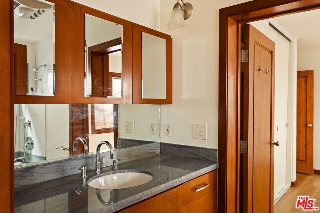 2325 Abbot Kinney Blvd