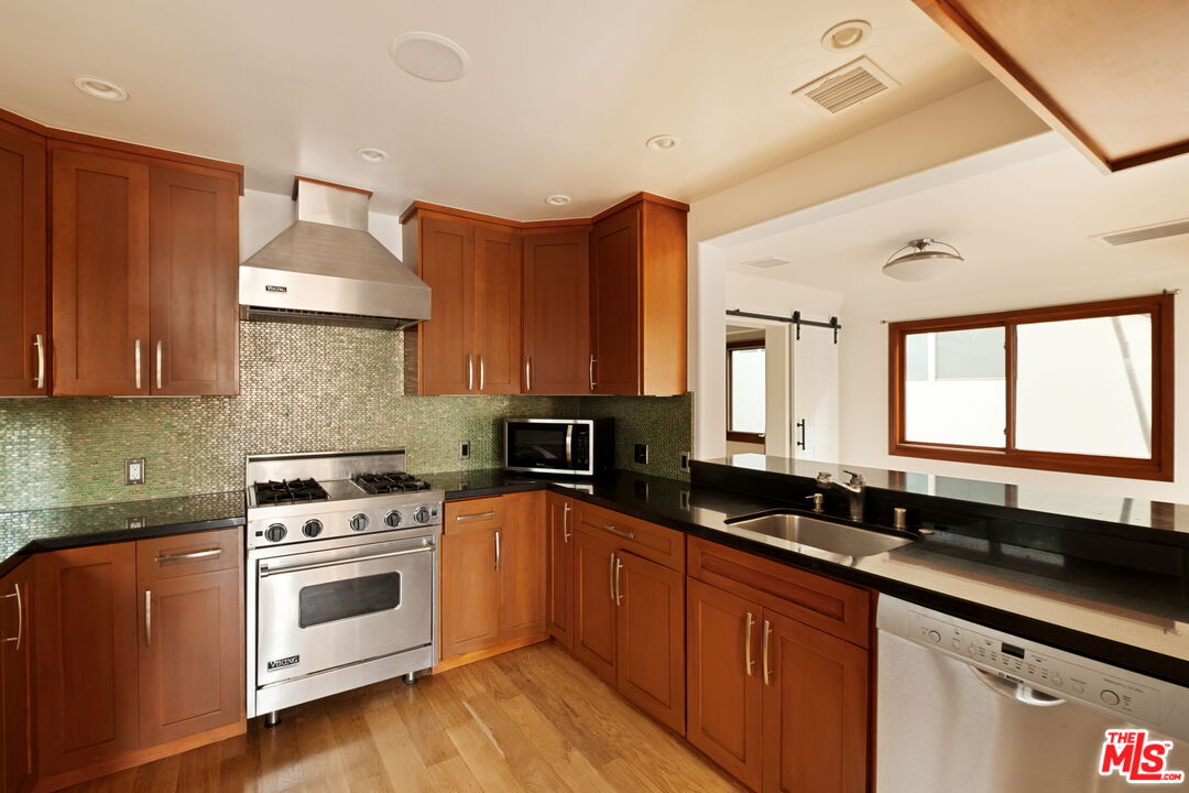 2325 Abbot Kinney Blvd