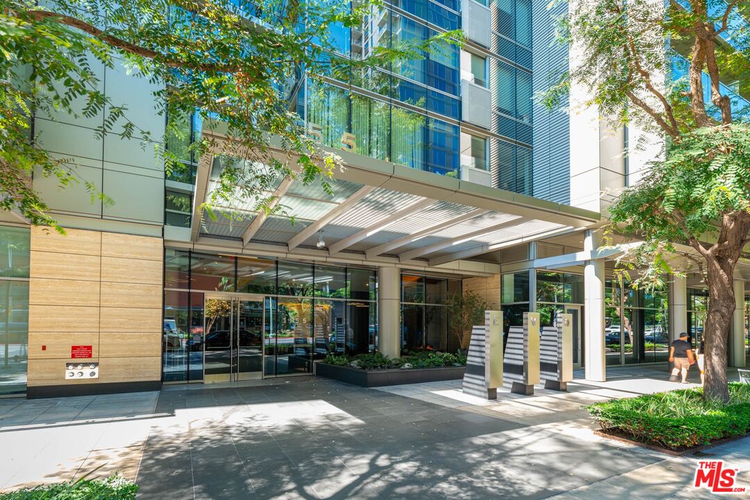 1155 S Grand Ave Unit: 1407