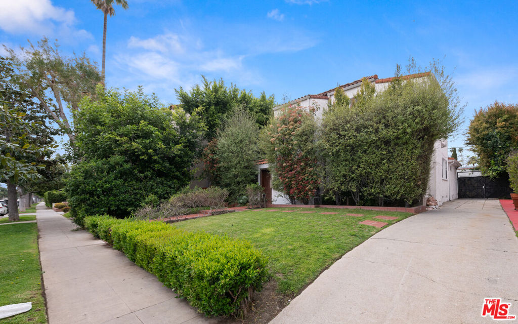 237 S Doheny Drive