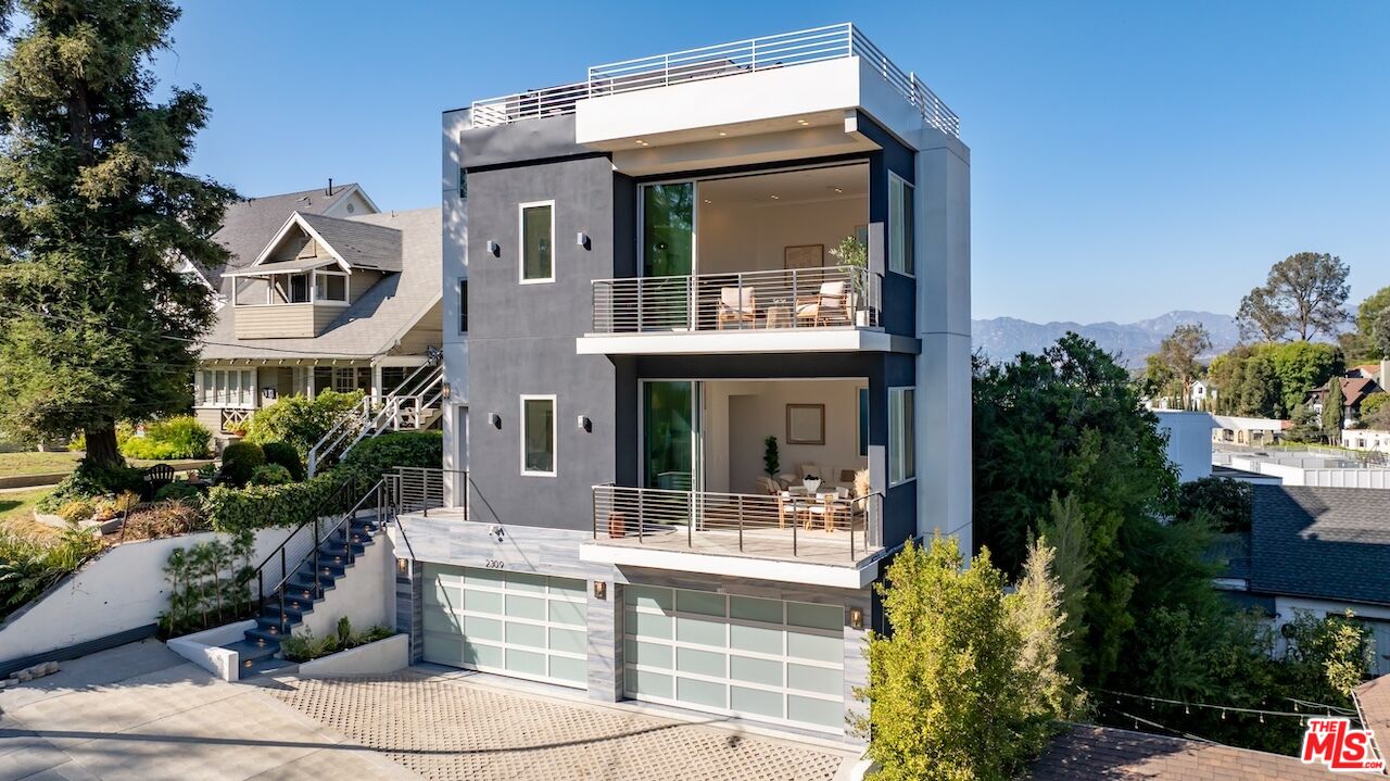 2311 Cove Ave