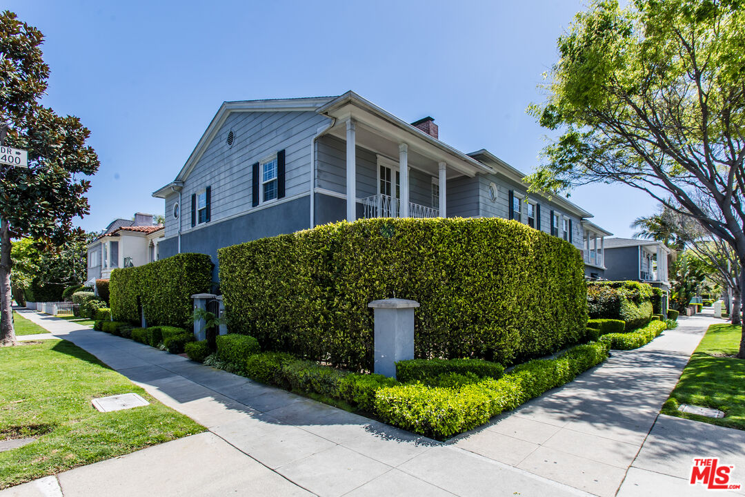 9660 W Olympic Blvd