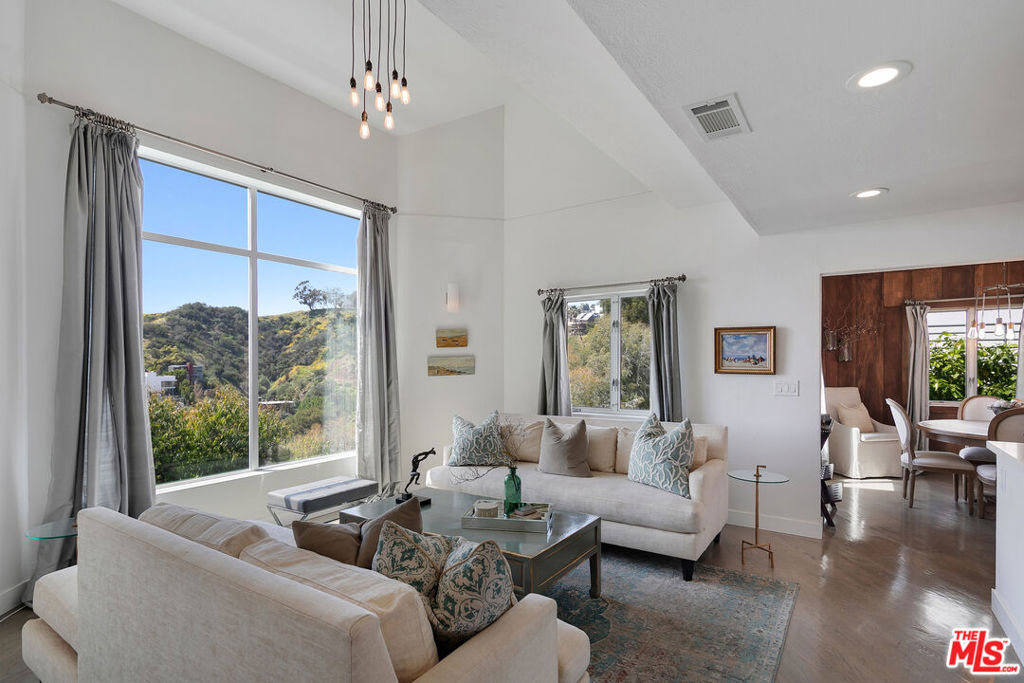 2609 Creston Drive