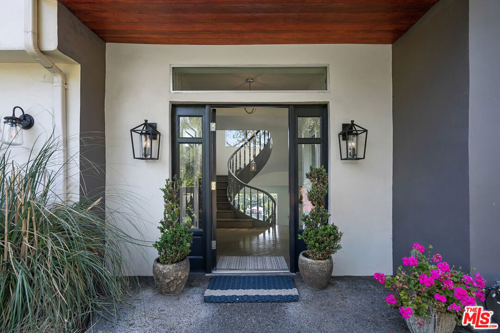 2609 Creston Drive