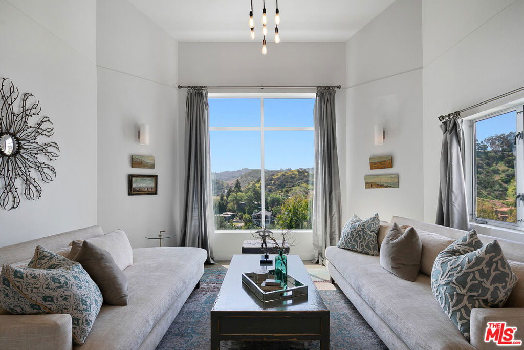 2609 Creston Drive