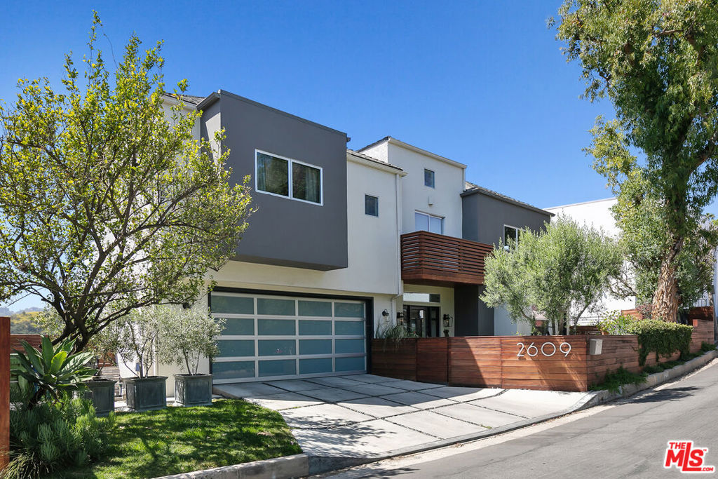 2609 Creston Drive