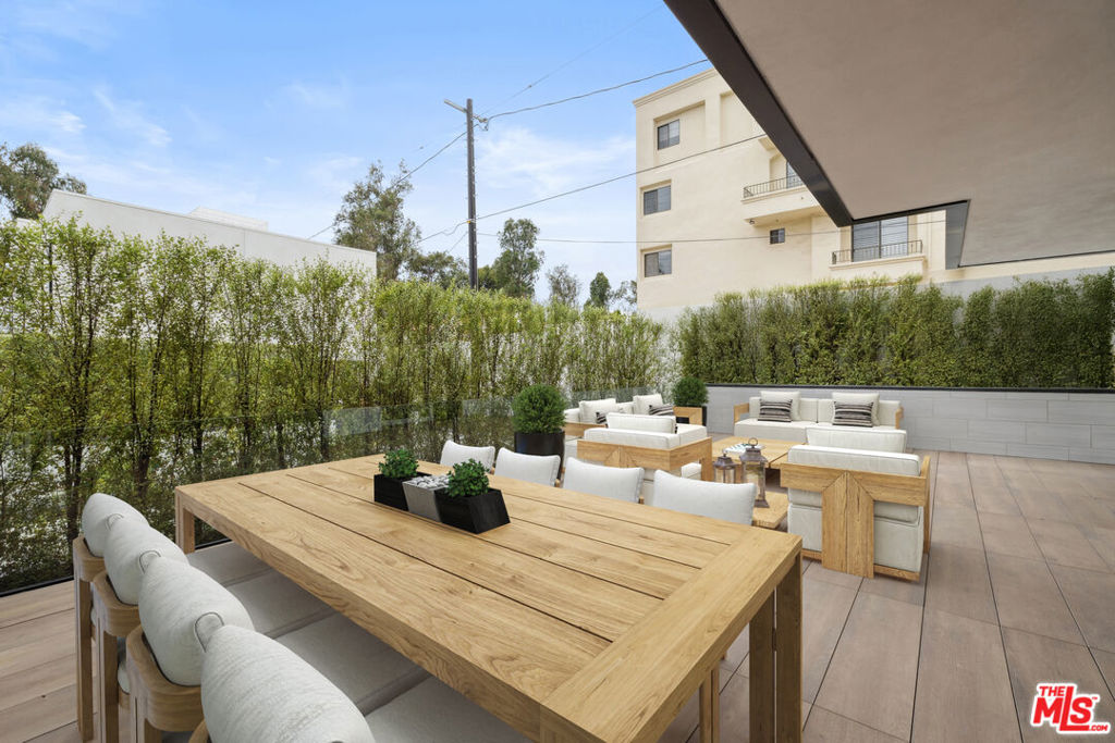 505 S Barrington Avenue 109