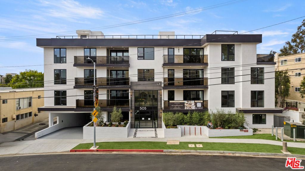 505 S Barrington Avenue 109