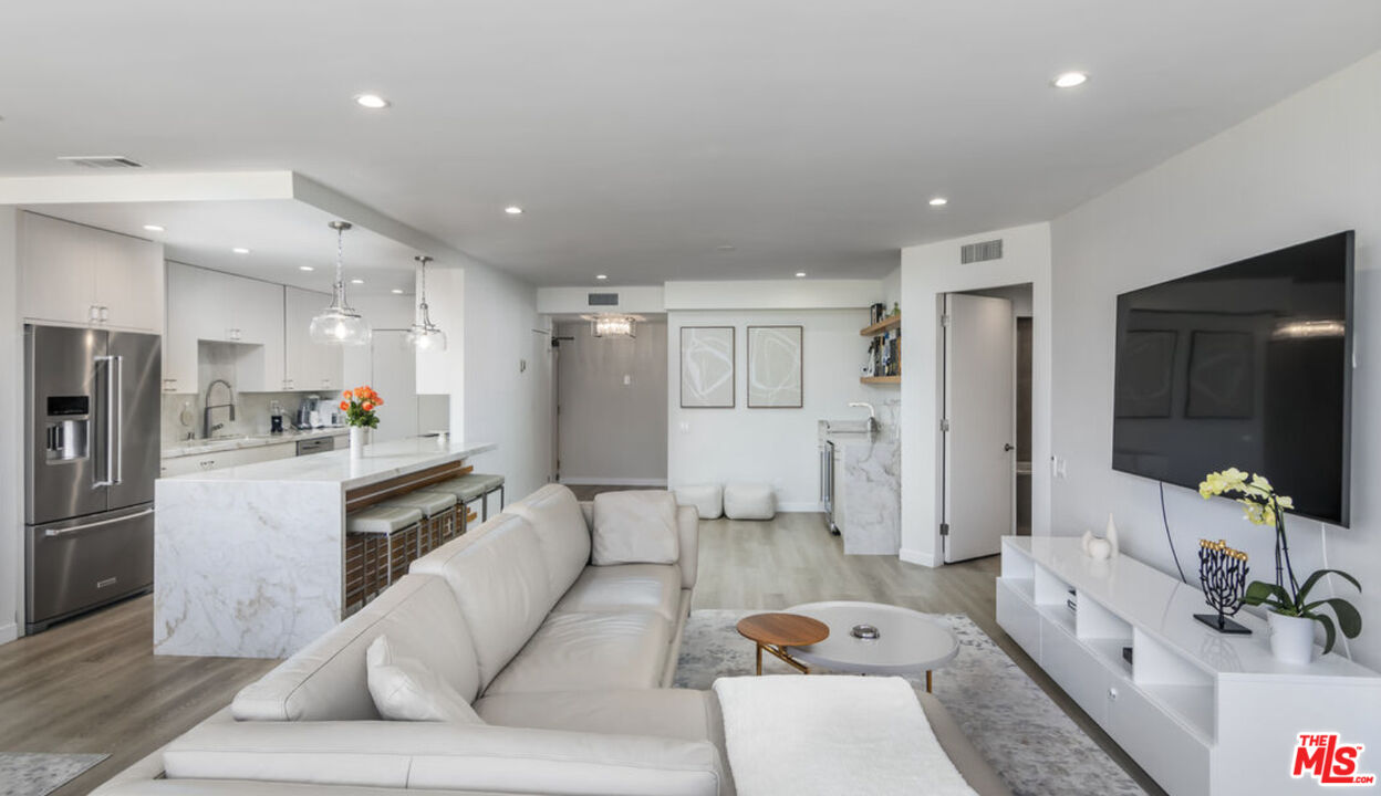 2222 Avenue Of The Stars Unit: 1704