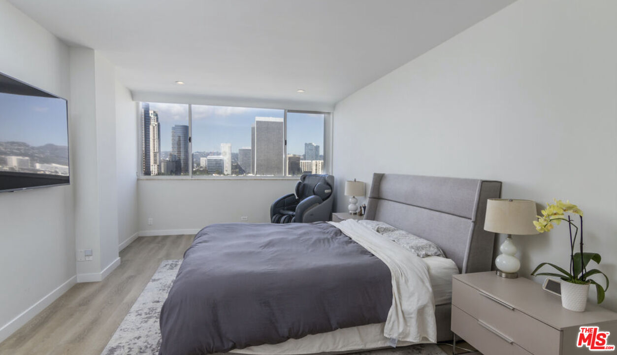 2222 Avenue Of The Stars Unit: 1704