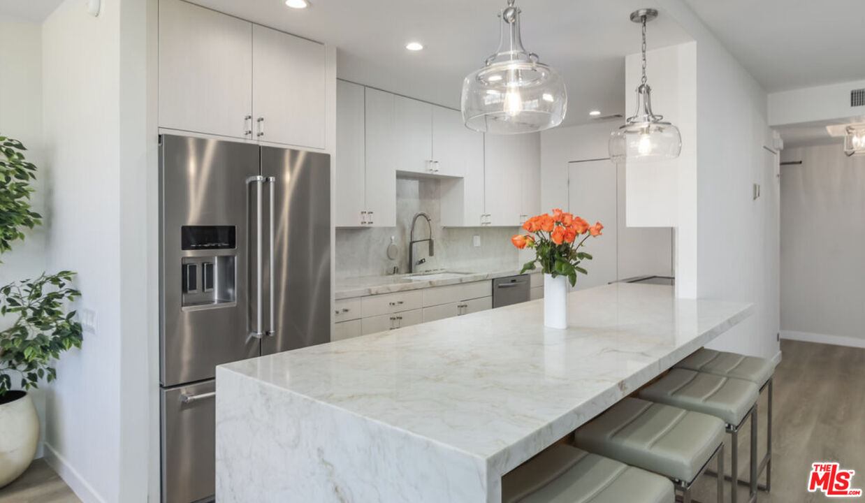 2222 Avenue Of The Stars Unit: 1704