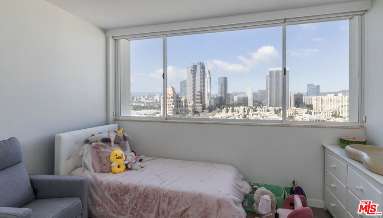 2222 Avenue Of The Stars Unit: 1704