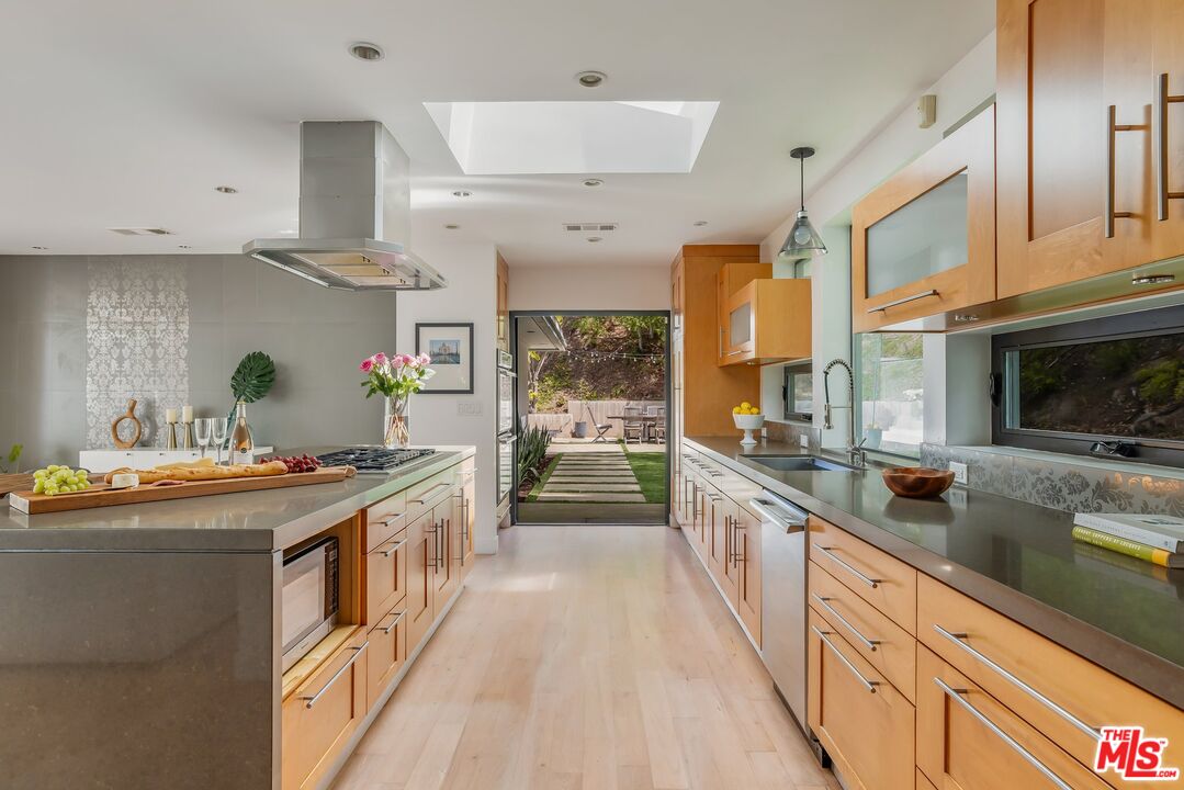 874 N Norman Pl