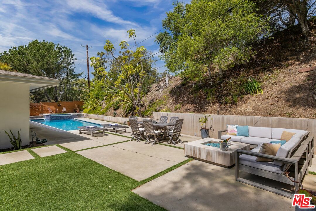 874 N Norman Pl