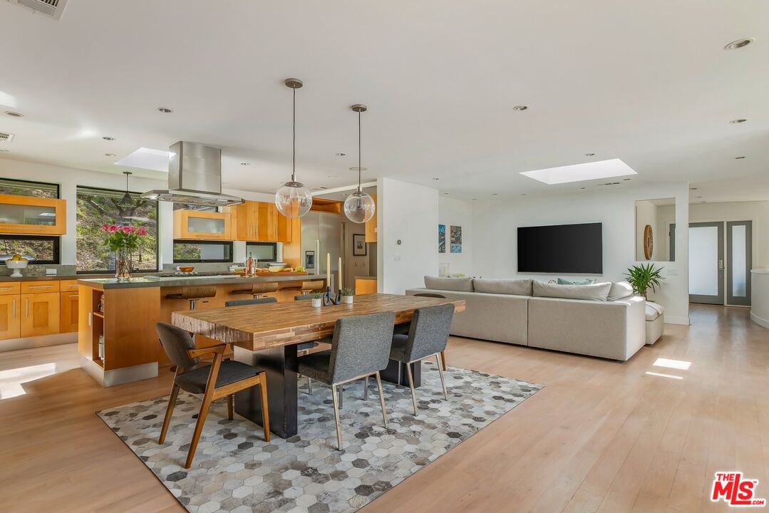 874 N Norman Pl
